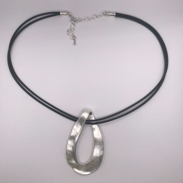 Leather loop pendant necklace